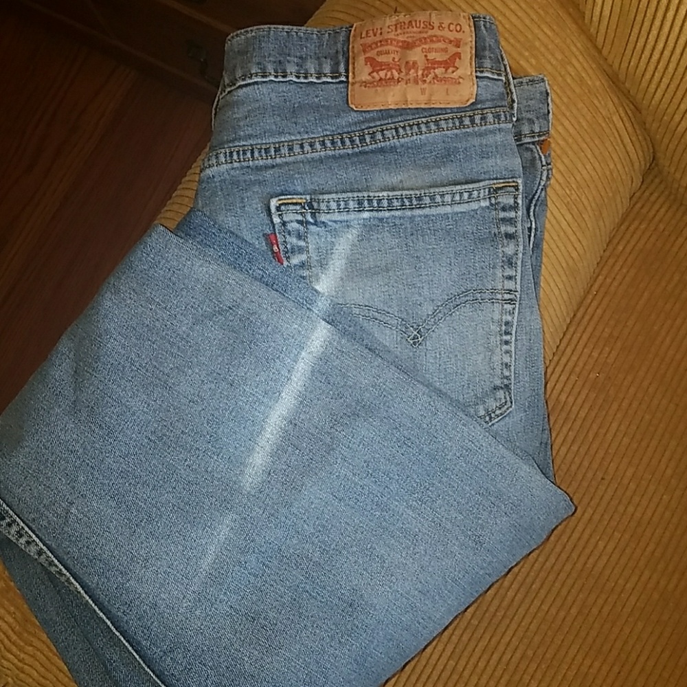 2 pair Levi's Jeans ($11each pair )